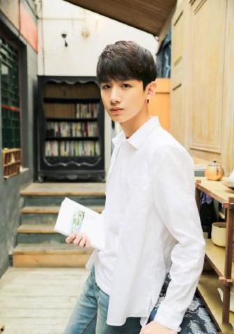 白敬亭三里屯爆料视频  第3张